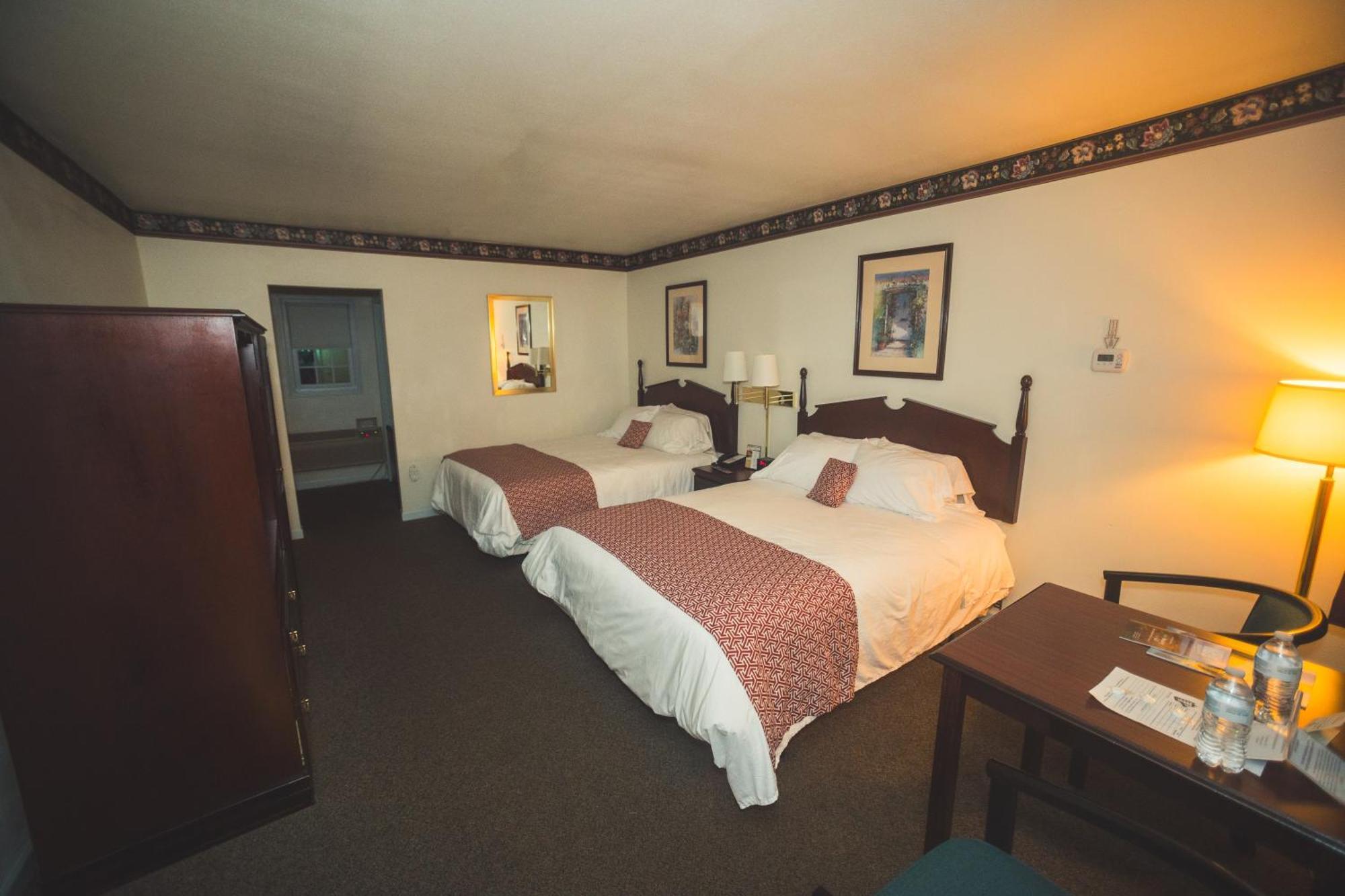 The Chalet Motel Mequon Extérieur photo