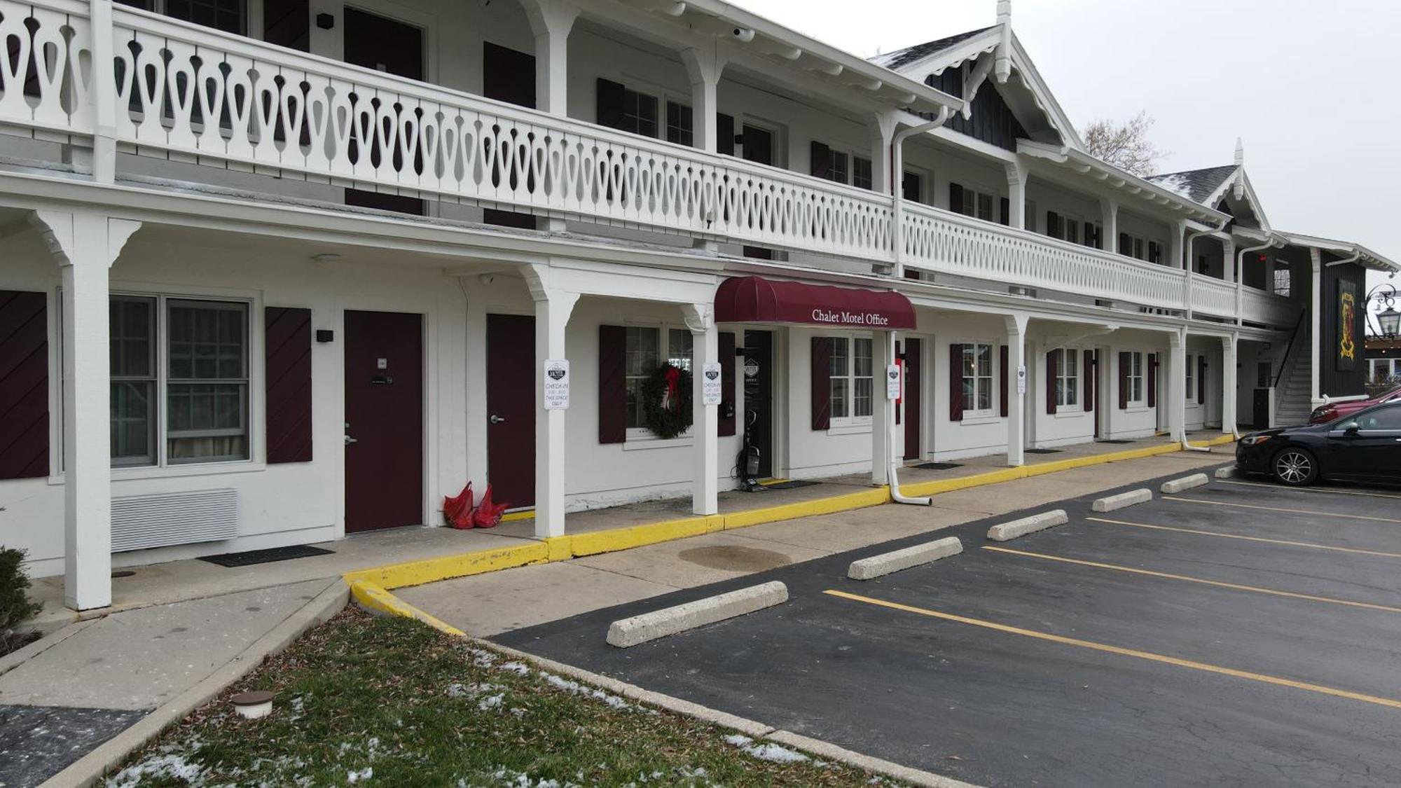 The Chalet Motel Mequon Extérieur photo