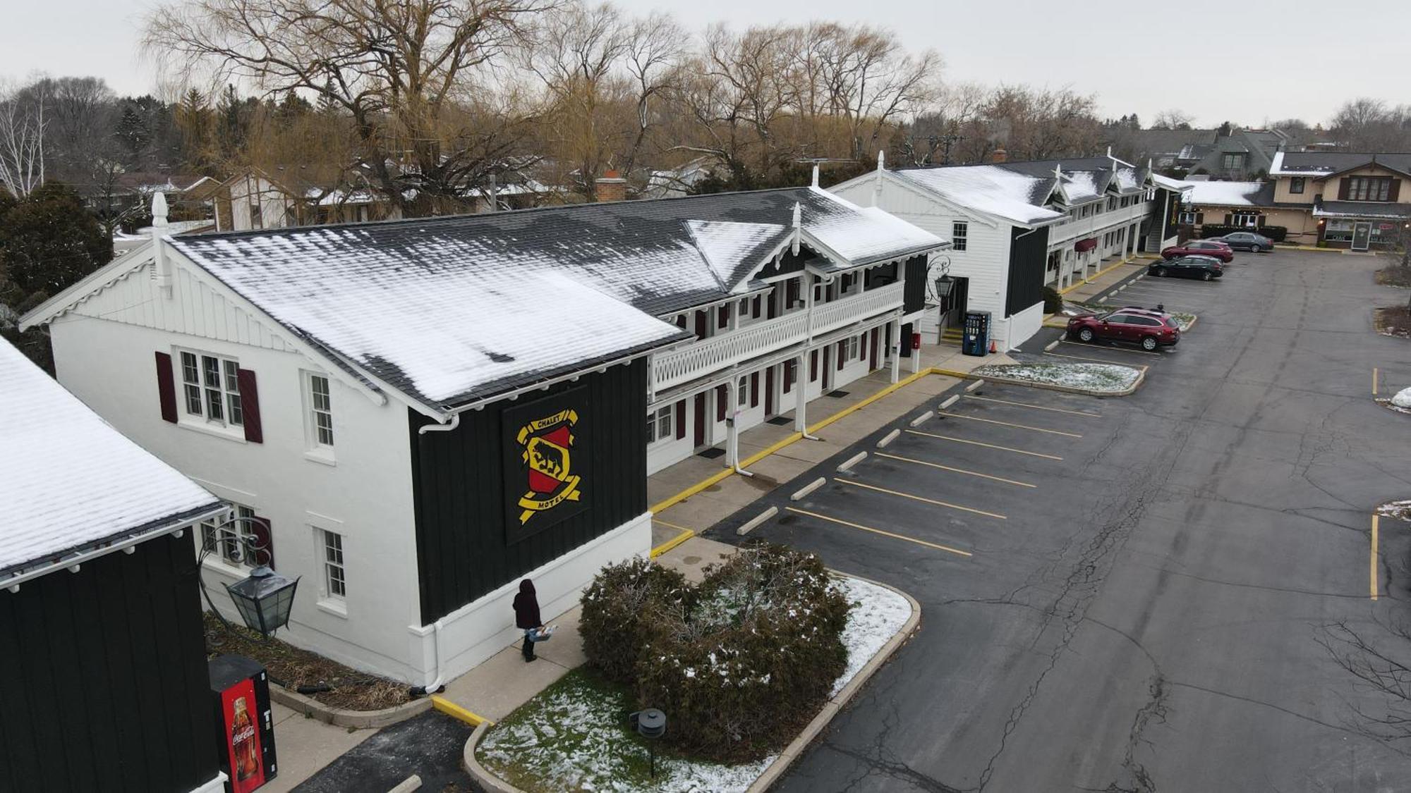 The Chalet Motel Mequon Extérieur photo