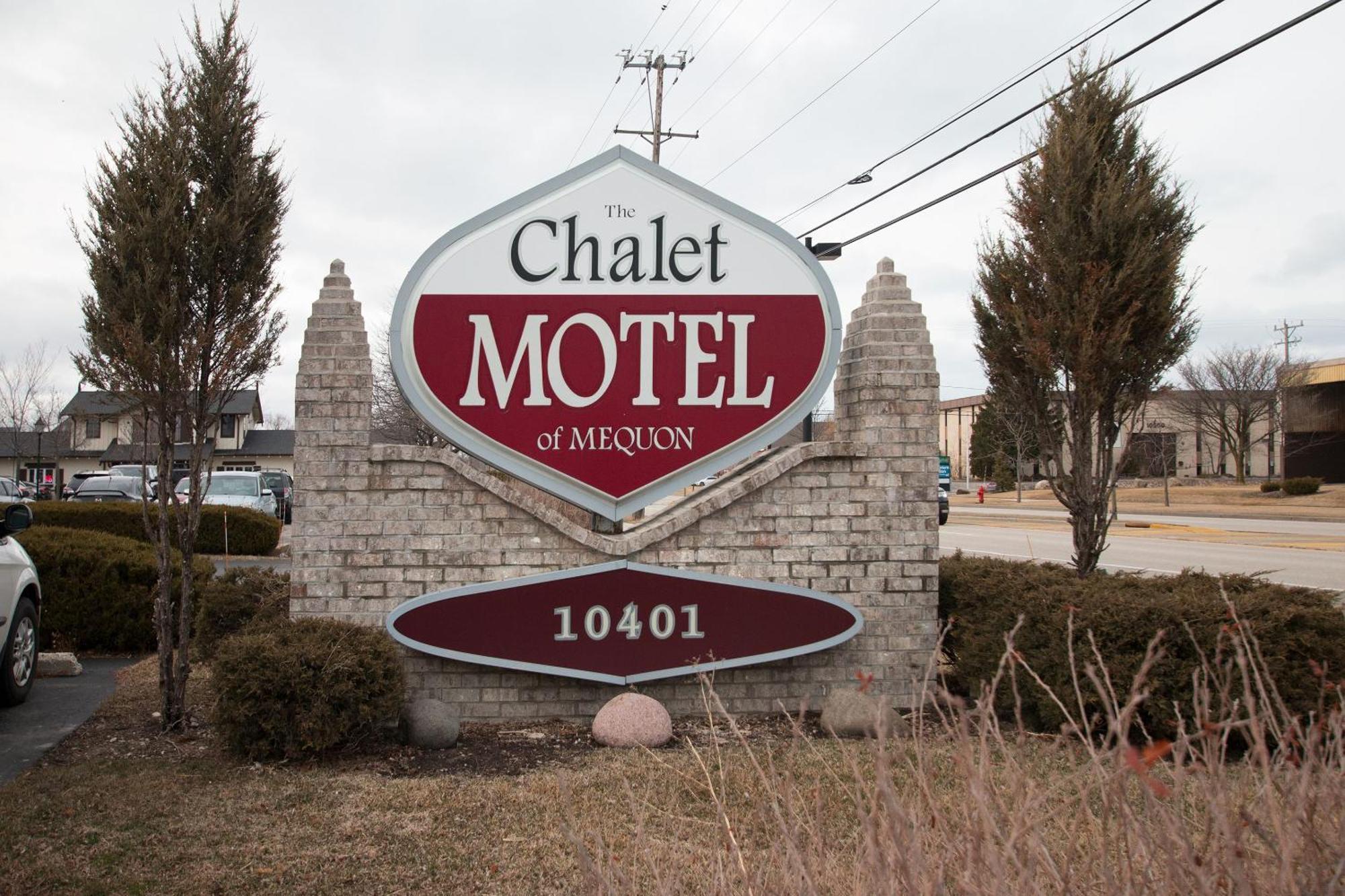 The Chalet Motel Mequon Extérieur photo