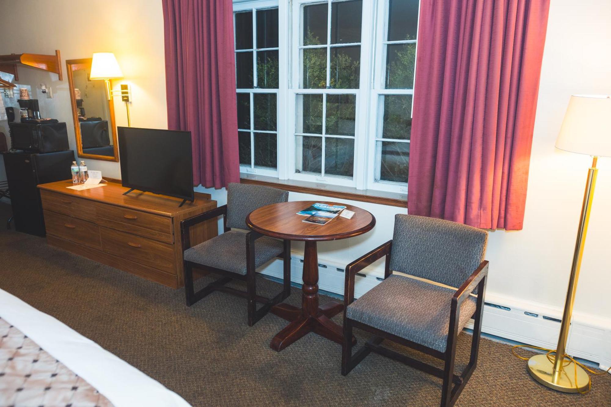 The Chalet Motel Mequon Extérieur photo