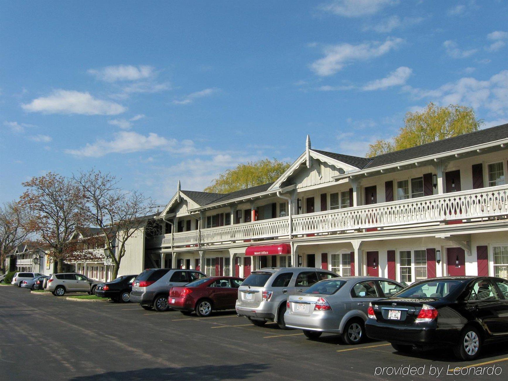 The Chalet Motel Mequon Extérieur photo
