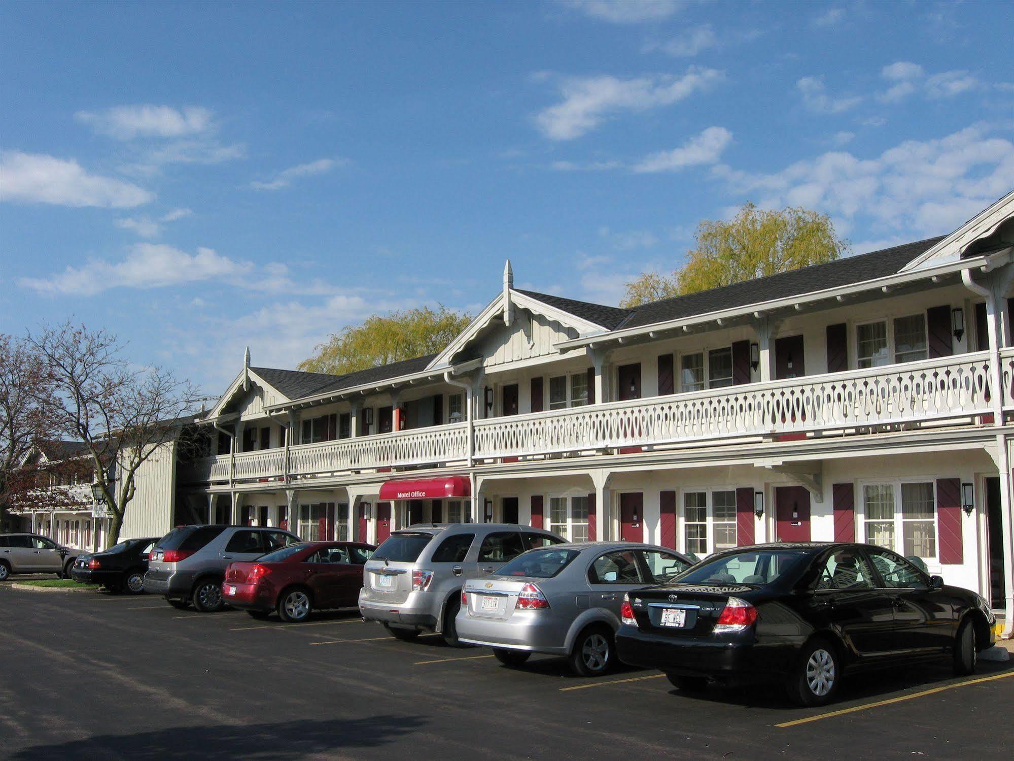 The Chalet Motel Mequon Extérieur photo