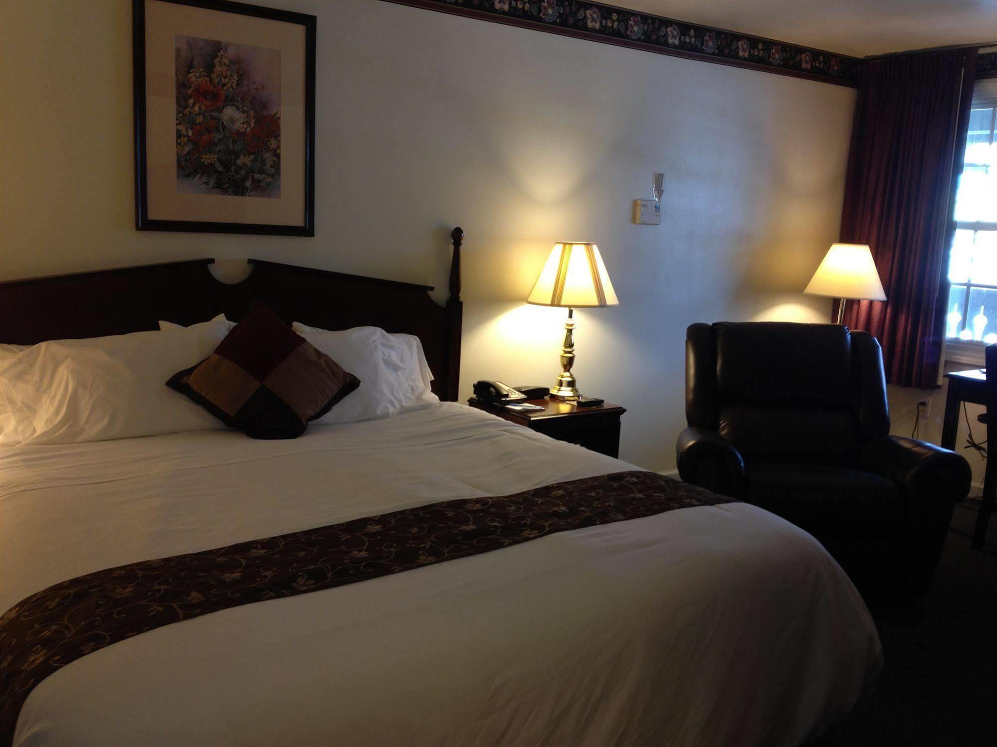 The Chalet Motel Mequon Extérieur photo