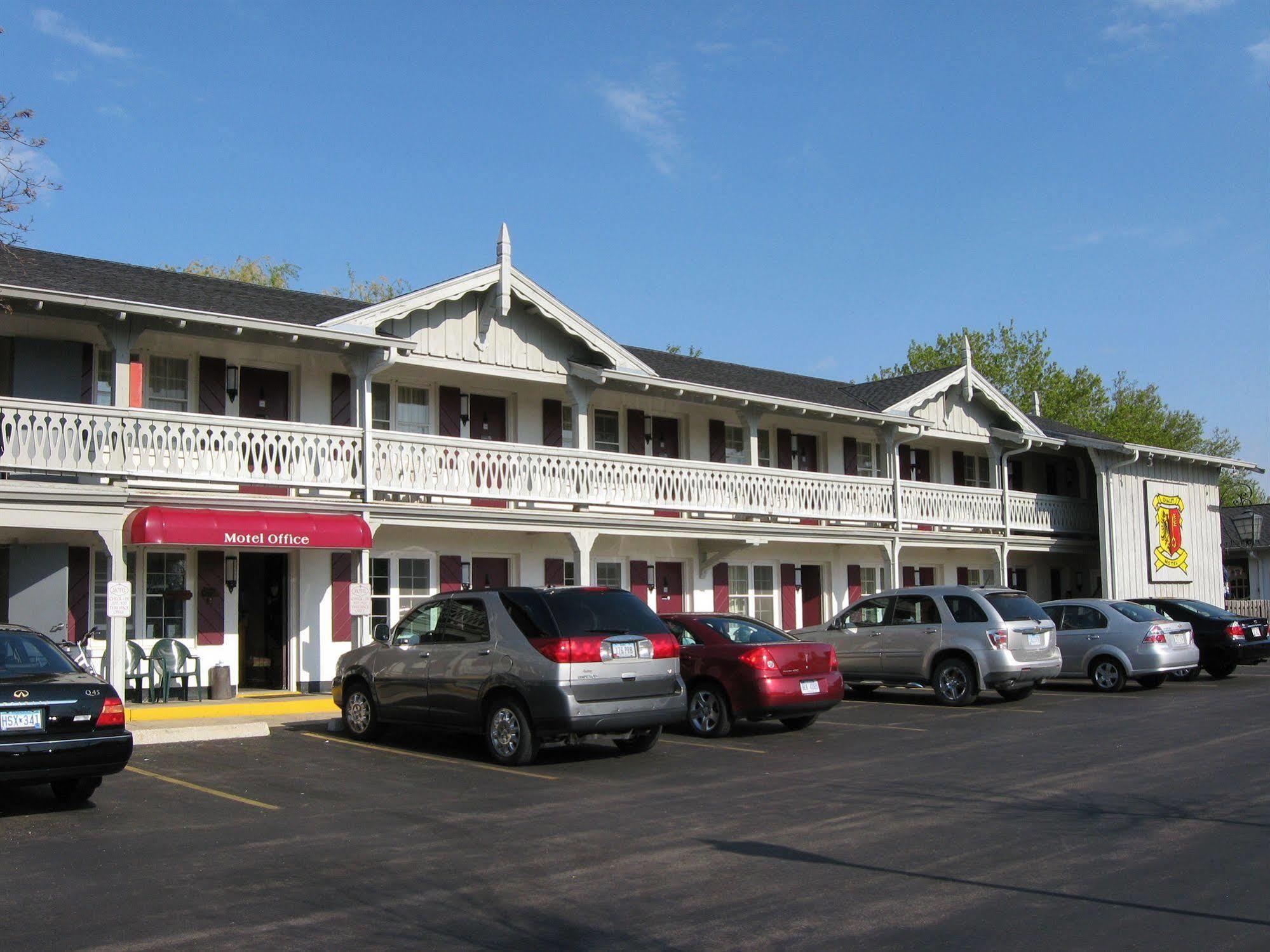 The Chalet Motel Mequon Extérieur photo