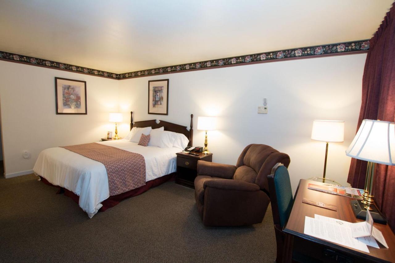 The Chalet Motel Mequon Extérieur photo